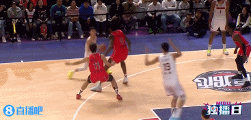 ?打高兴了！徐昕篮下接球双手暴扣&捶胸庆祝