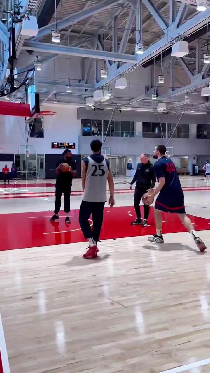 ?你去顶中锋？本西加练抛投?比祖巴茨还准