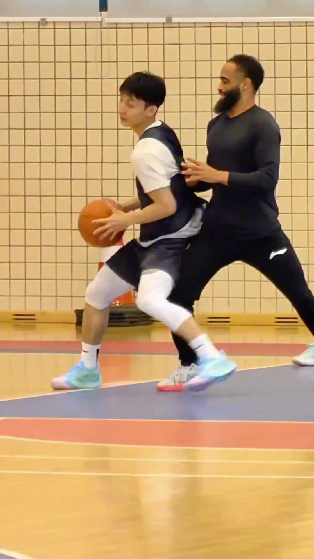 ?徐中锋实锤了！徐杰训练中练习背打 开发新技能