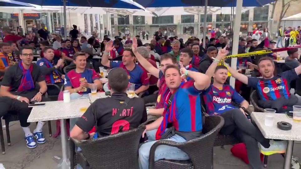 记者：3000名巴萨球迷集结多特蒙德，气氛热烈迎接比赛